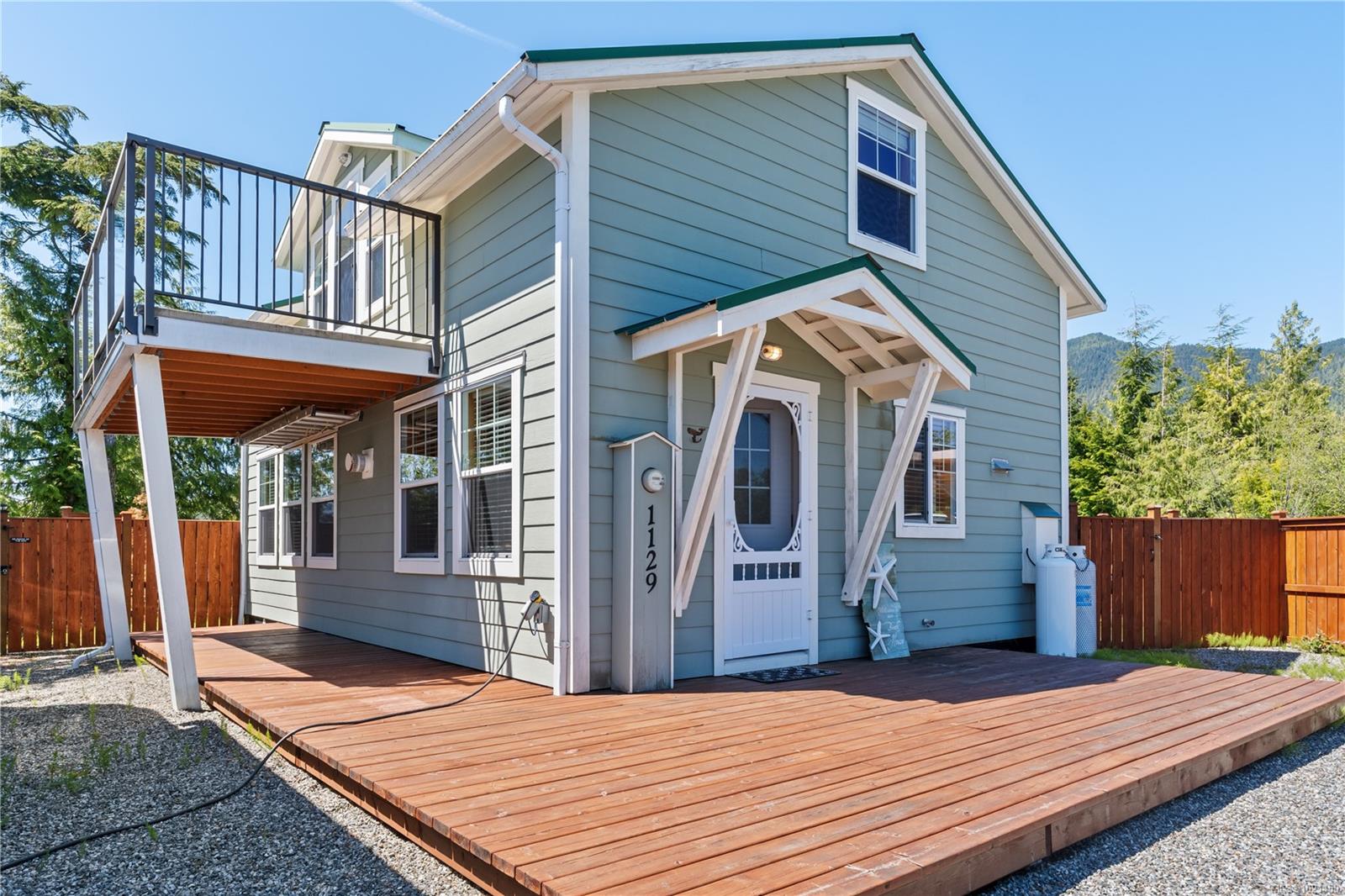 $452,900 - 1129 Fifth Ave<br>Ucluelet, British Columbia, V0R 3A0