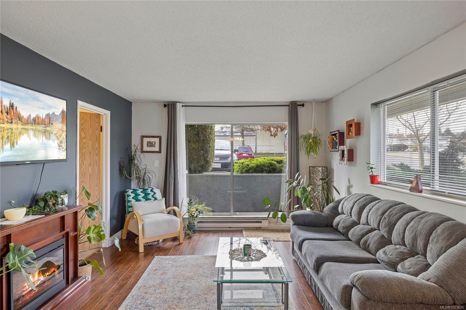 $375,000 - 6715 Dover Rd<br>Nanaimo, British Columbia, V9V 1L8