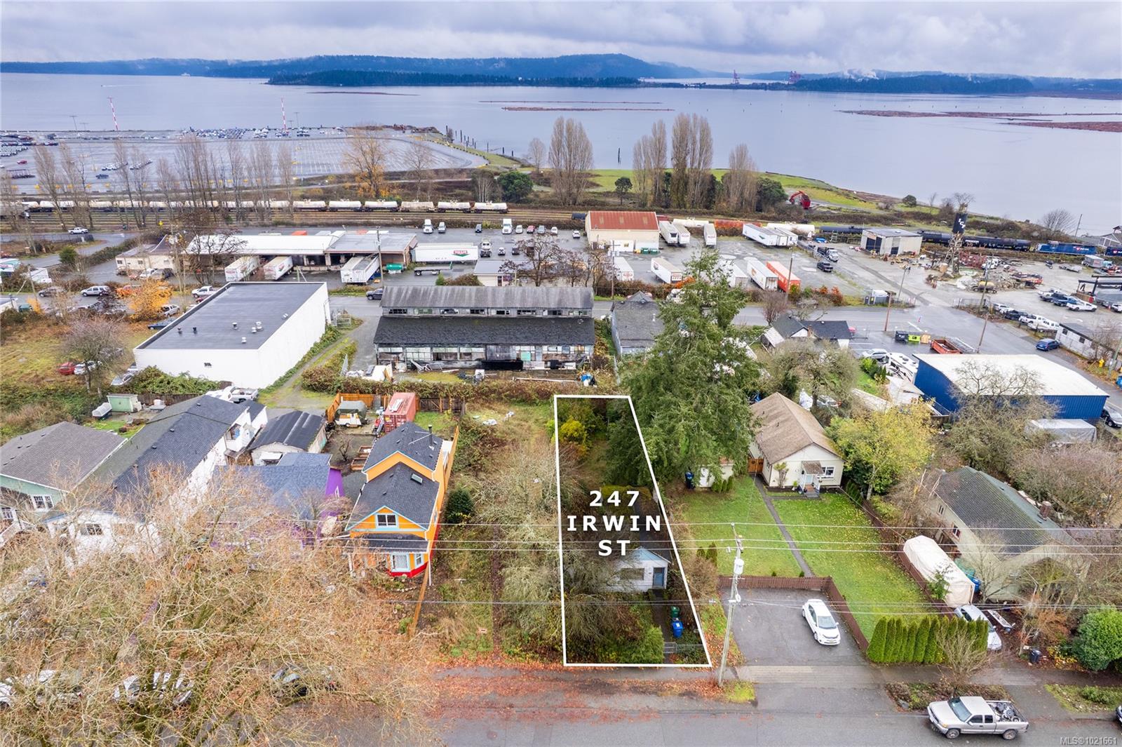 $225,000 - 247 Irwin St<br>Nanaimo, British Columbia, V9R 4X4