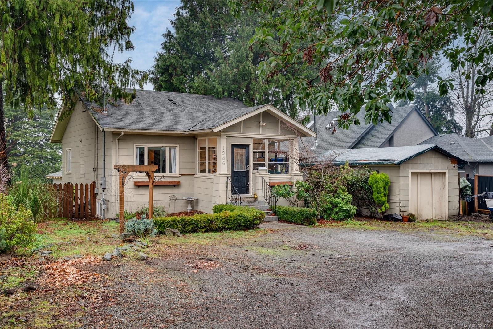 $589,000 - 1986 Estevan Rd<br>Nanaimo, British Columbia, V9S 3Z2
