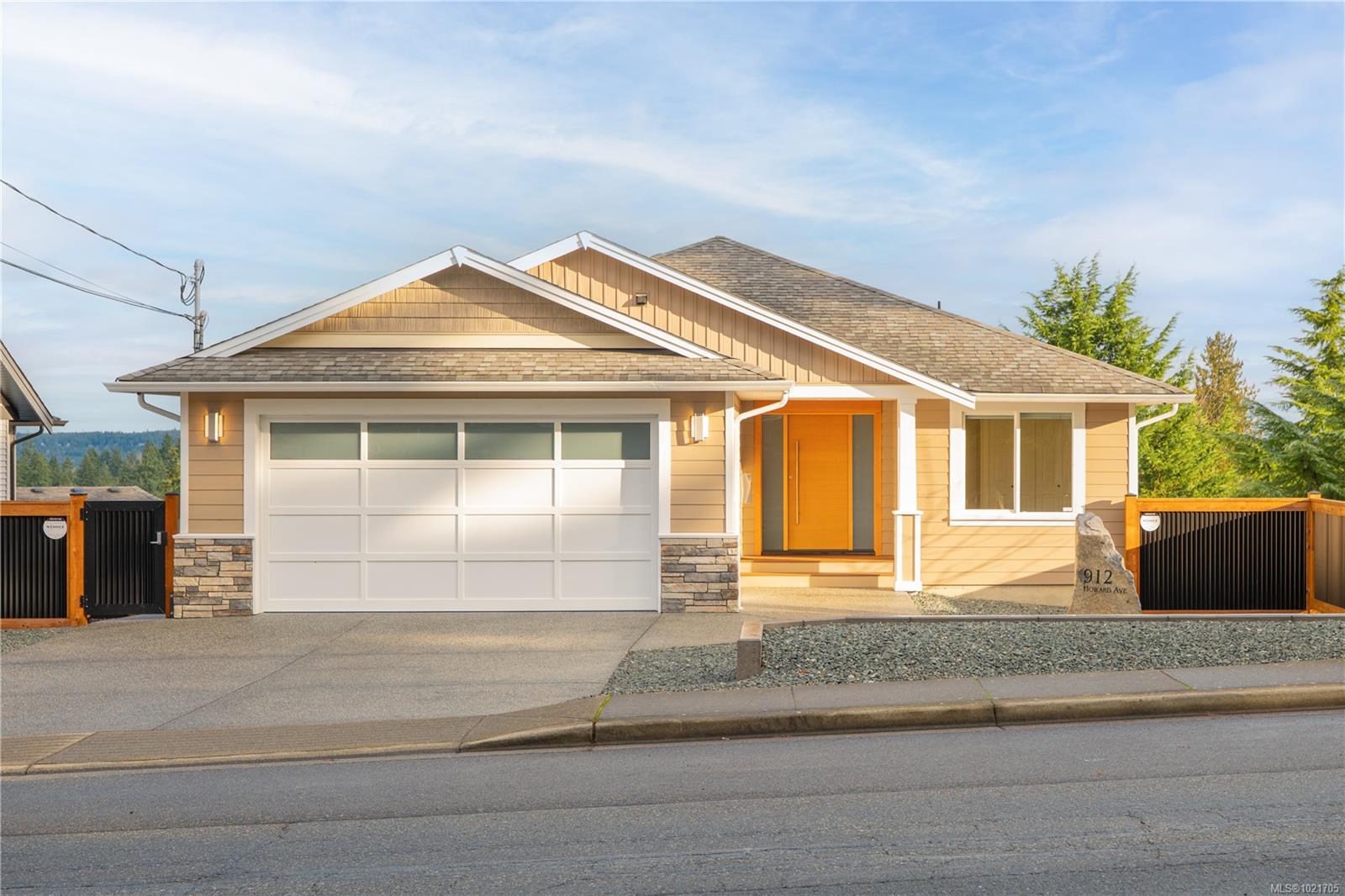 $979,900 - 912 Howard Ave<br>Nanaimo, British Columbia, V9R 0G2