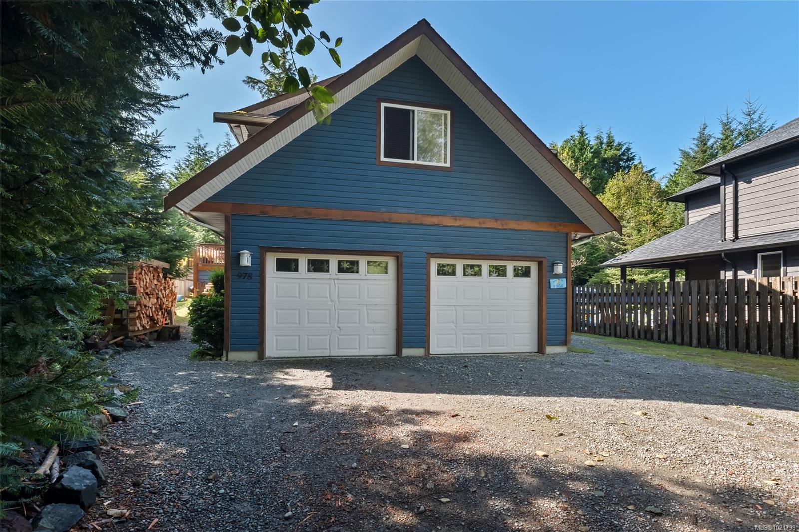 $1,149,000 - 978 Peninsula Rd<br>Ucluelet, British Columbia, V0R 3A0