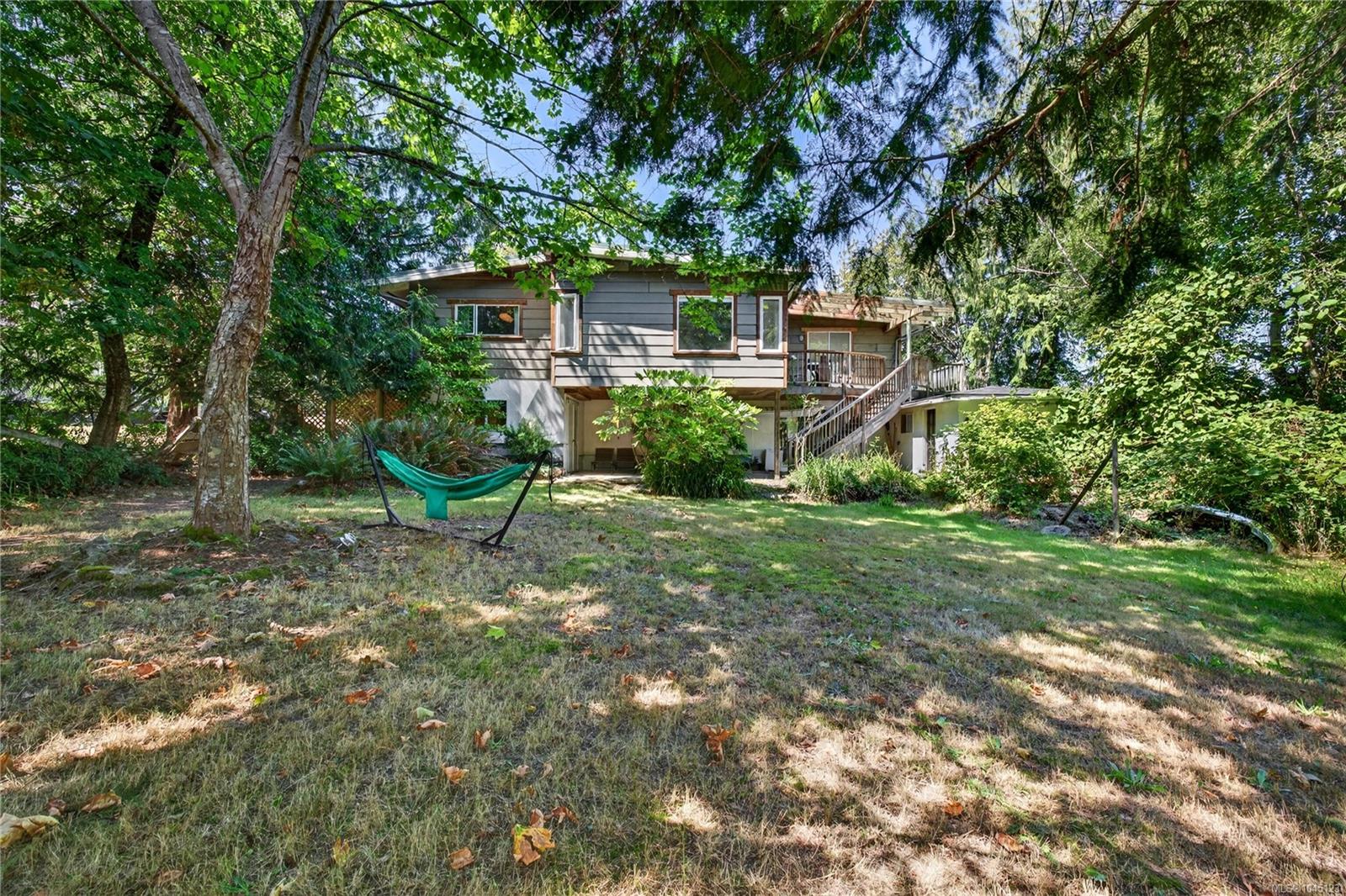 243 Maliview Dr — listing photo 3 of 45