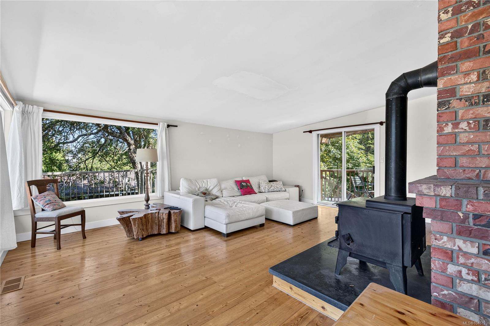 243 Maliview Dr — listing photo 8 of 45