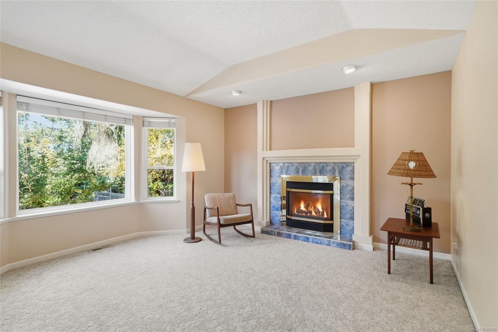 821 Shorewood Dr — listing photo 14 of 49