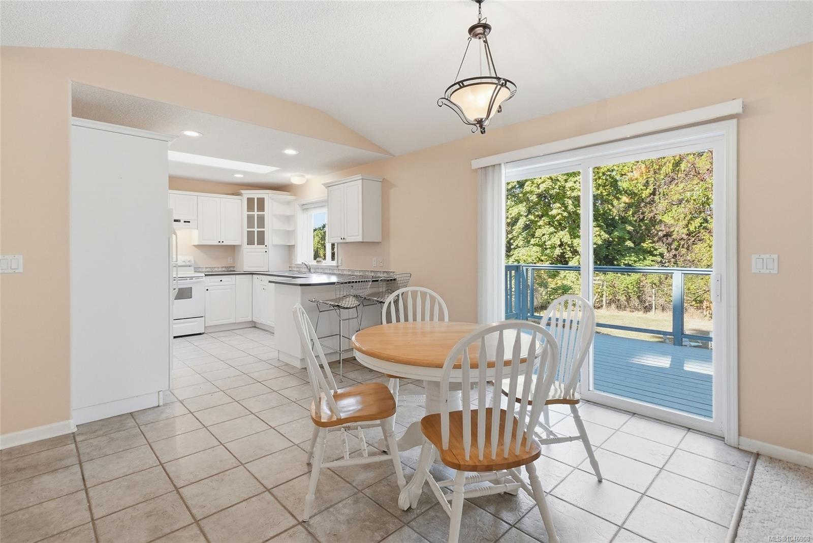 821 Shorewood Dr — listing photo 6 of 49