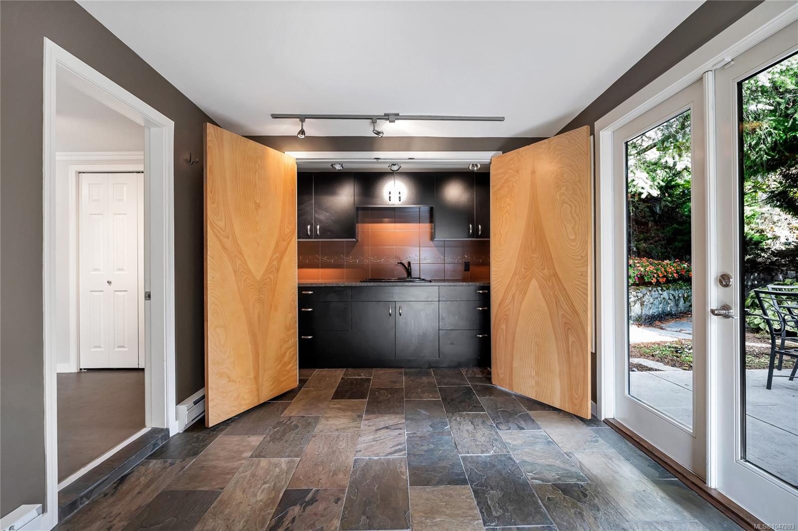 931 Lakeview Ave — listing photo 6 of 70