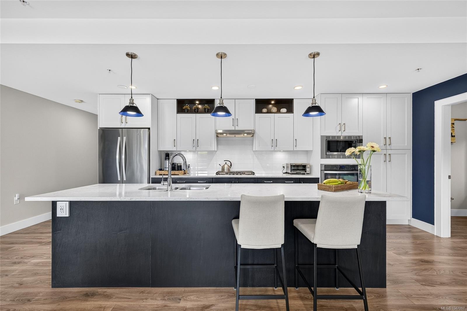 101-747 Travino Lane — listing photo 3 of 60