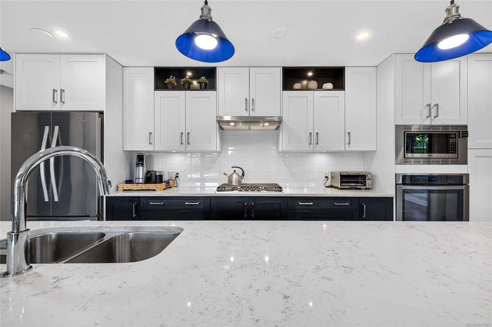 101-747 Travino Lane — listing photo 7 of 60