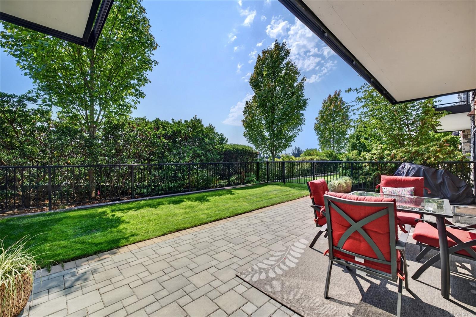101-747 Travino Lane — listing photo 10 of 60