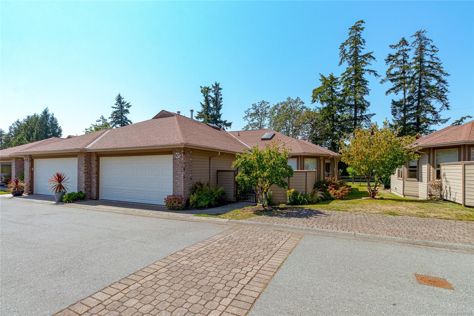 901-4515 Pipeline Rd — listing photo 3 of 43