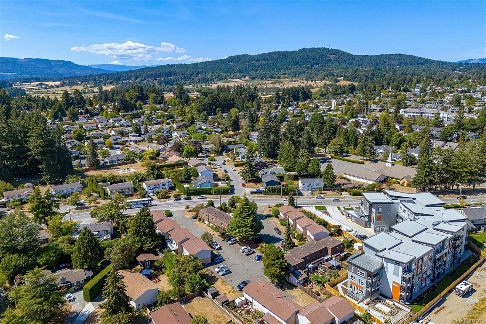 11-7675 East Saanich Rd — listing photo 3 of 35