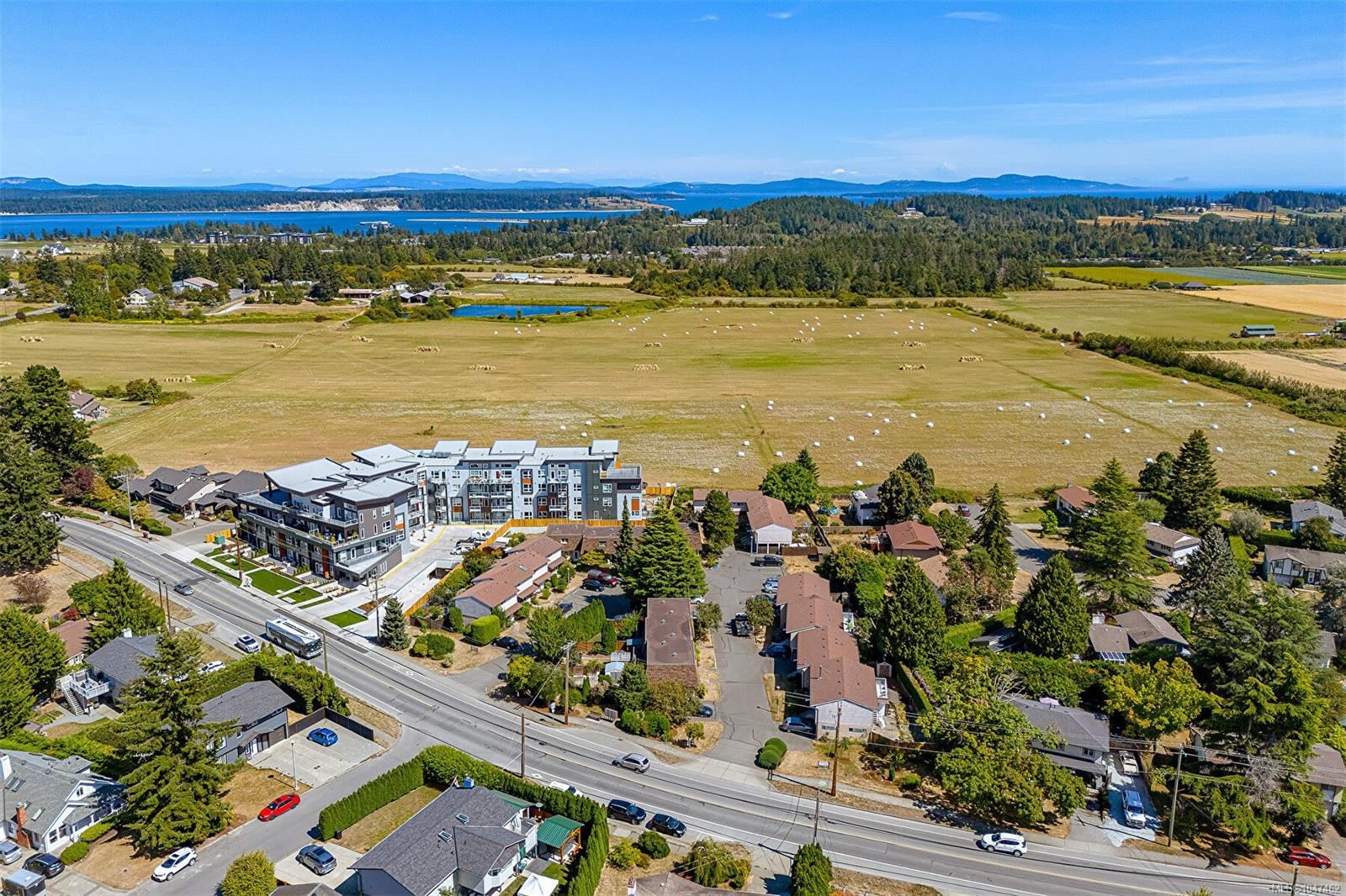 11-7675 East Saanich Rd — listing photo 5 of 35