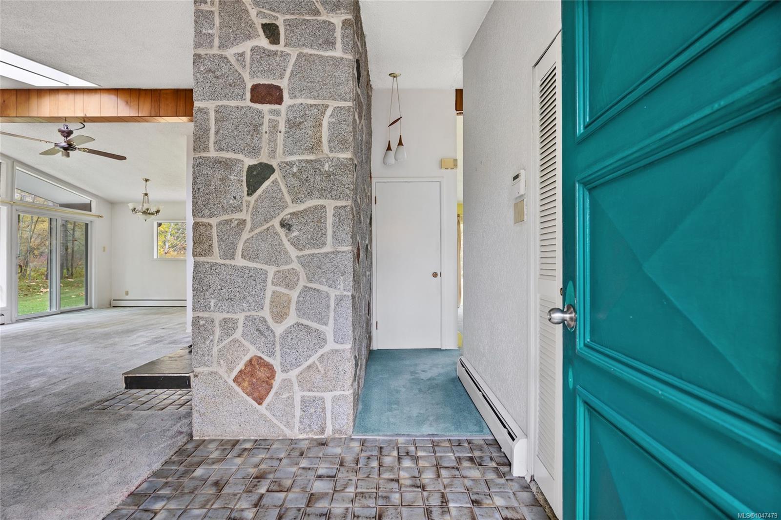 3054 Stephen Rd — listing photo 7 of 55
