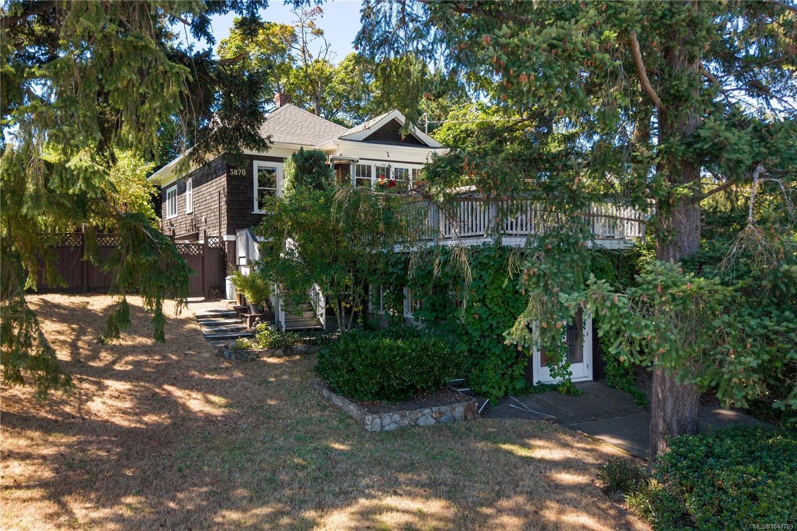 3870 Rowland Ave, Saanich