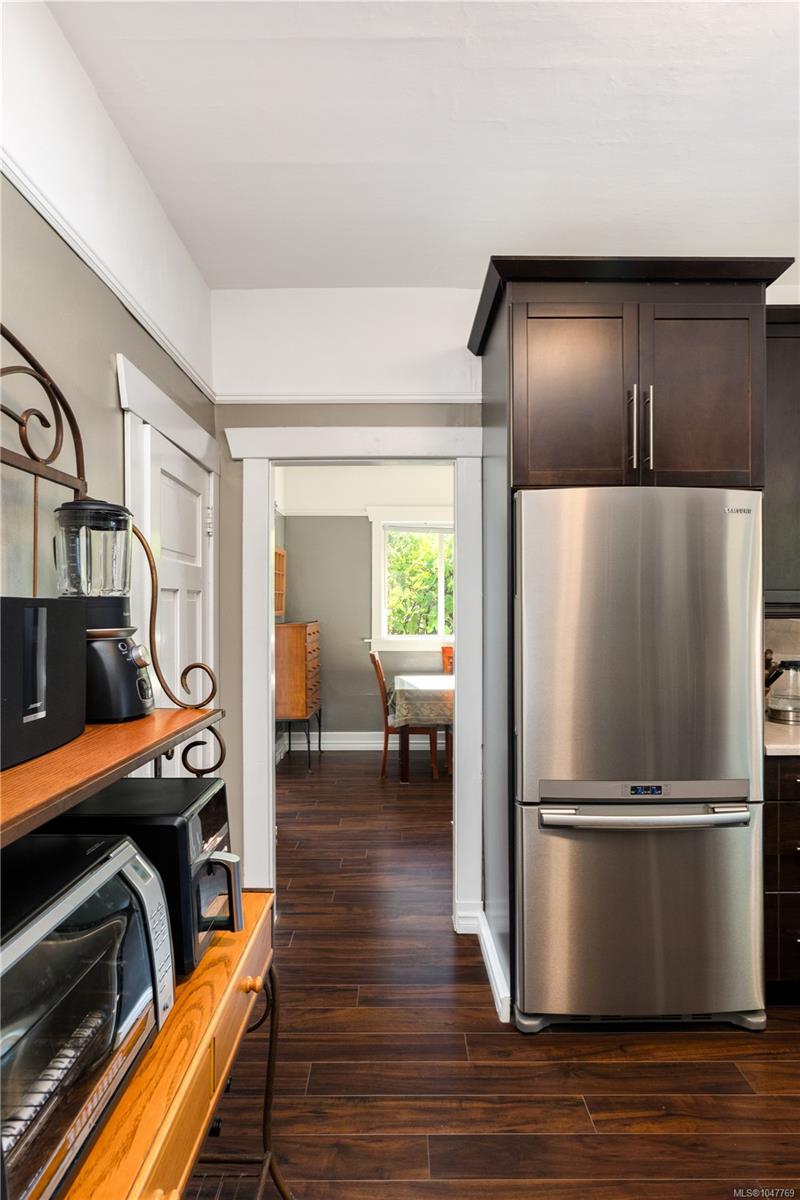 3870 Rowland Ave — listing photo 12 of 54