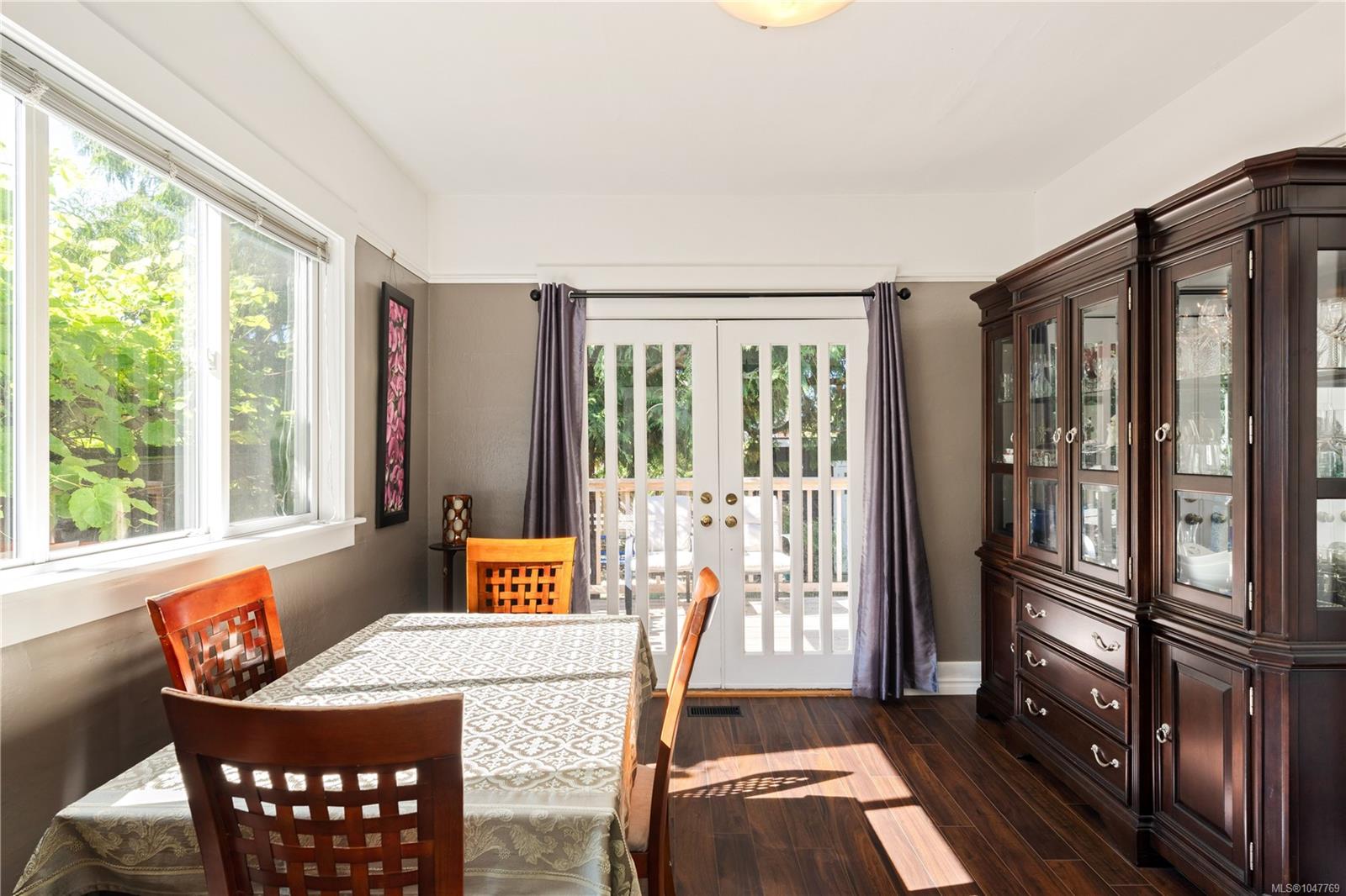 3870 Rowland Ave — listing photo 14 of 54
