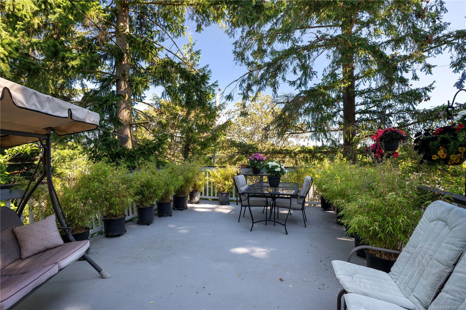 3870 Rowland Ave — listing photo 4 of 54