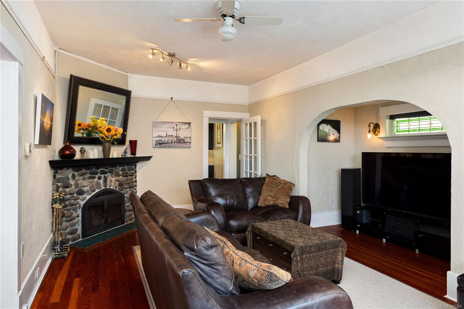 3870 Rowland Ave — listing photo 5 of 54