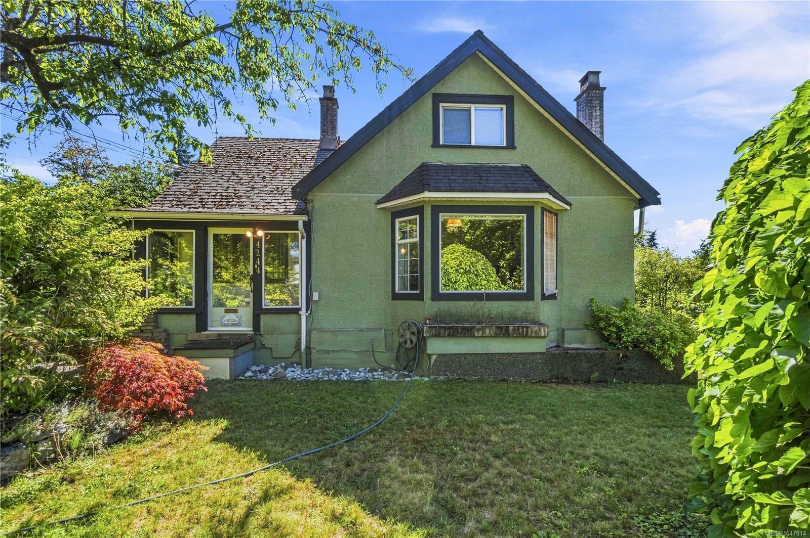4244 Johnston Rd — listing photo 3 of 86