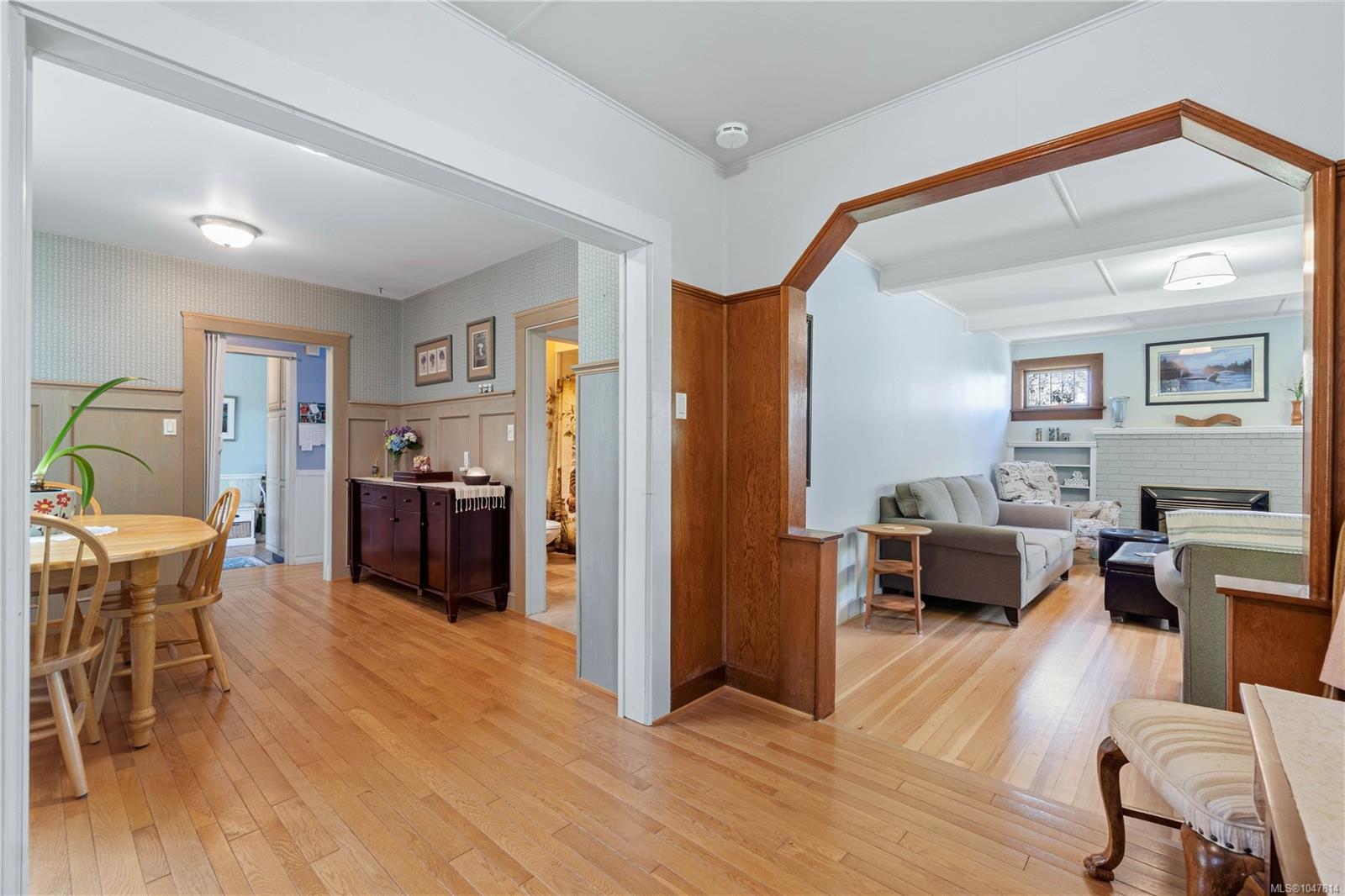 4244 Johnston Rd — listing photo 8 of 86