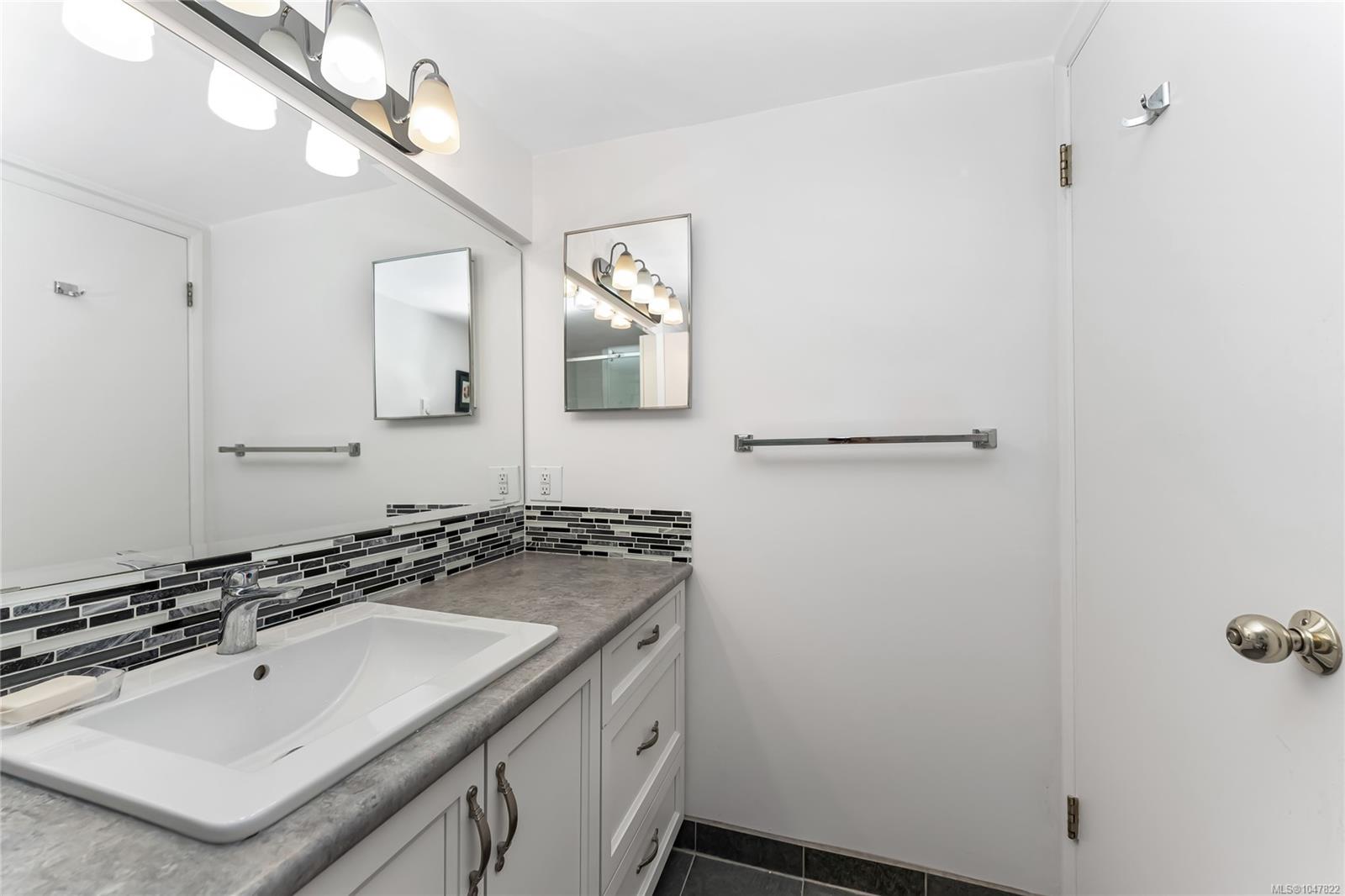 407-2125 Oak Bay Ave — listing photo 14 of 32