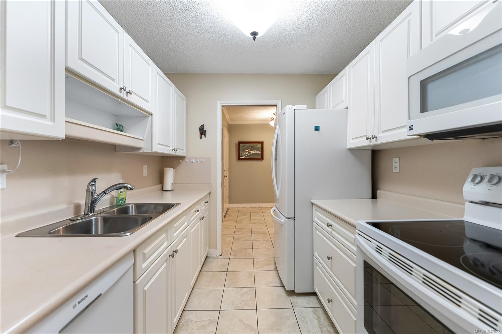 407-2125 Oak Bay Ave photo 4