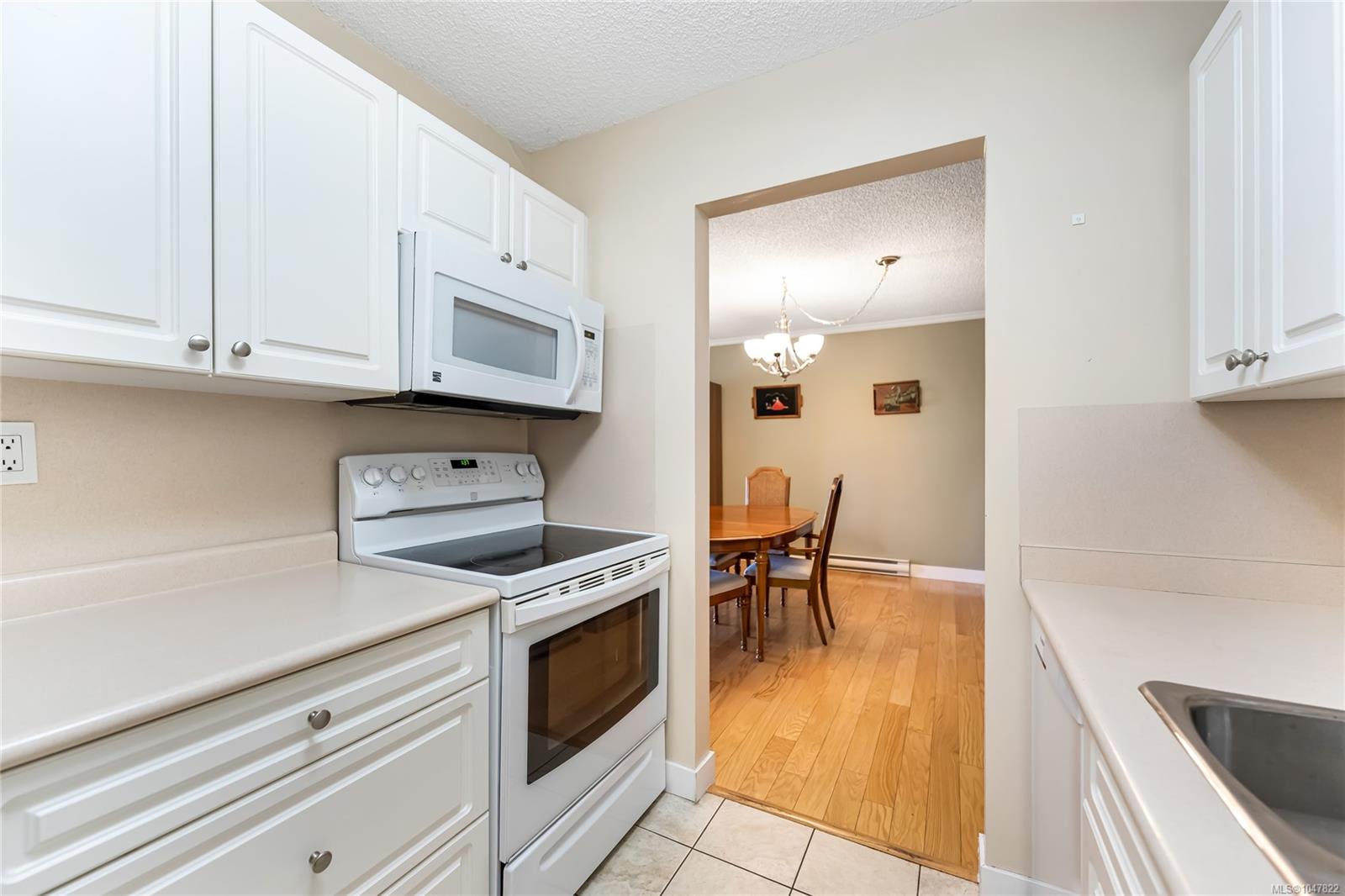 407-2125 Oak Bay Ave photo 5