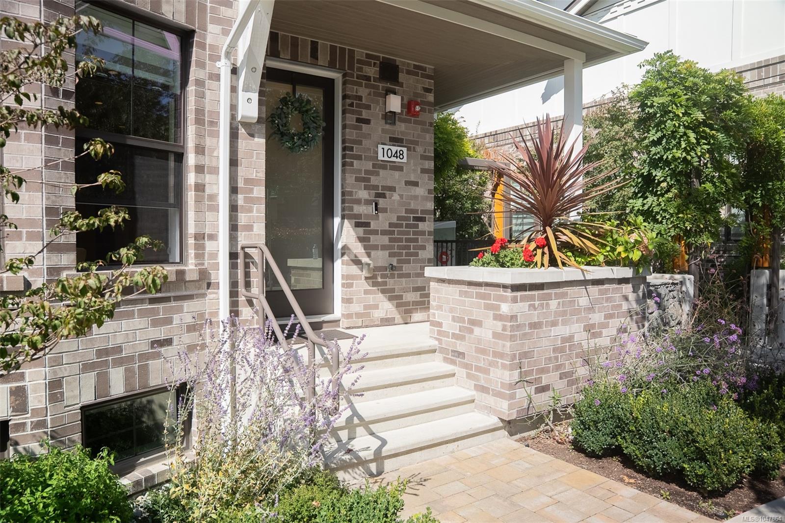 1048 Pentrelew Pl — listing photo 3 of 52