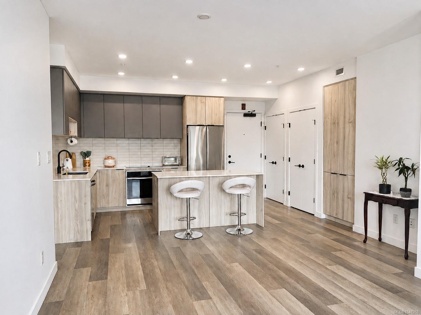 311-3564 Ryder Hesjedal Way — listing photo 5 of 23