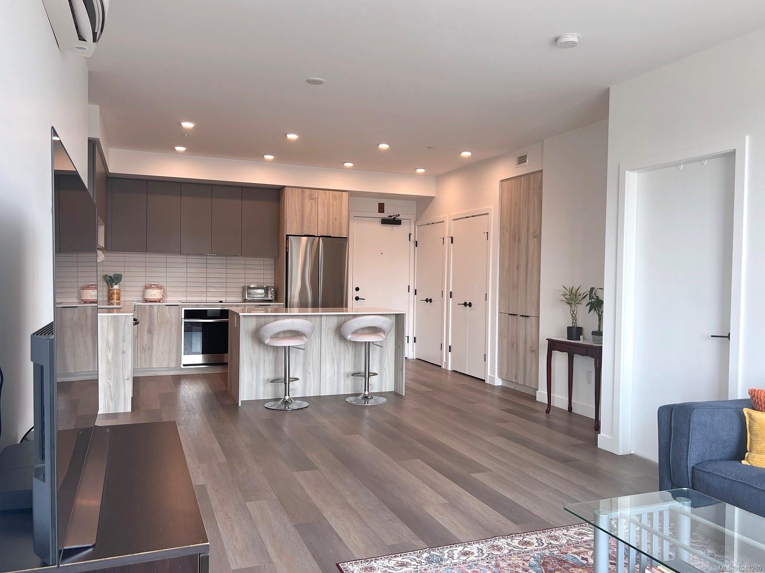 311-3564 Ryder Hesjedal Way — listing photo 8 of 23