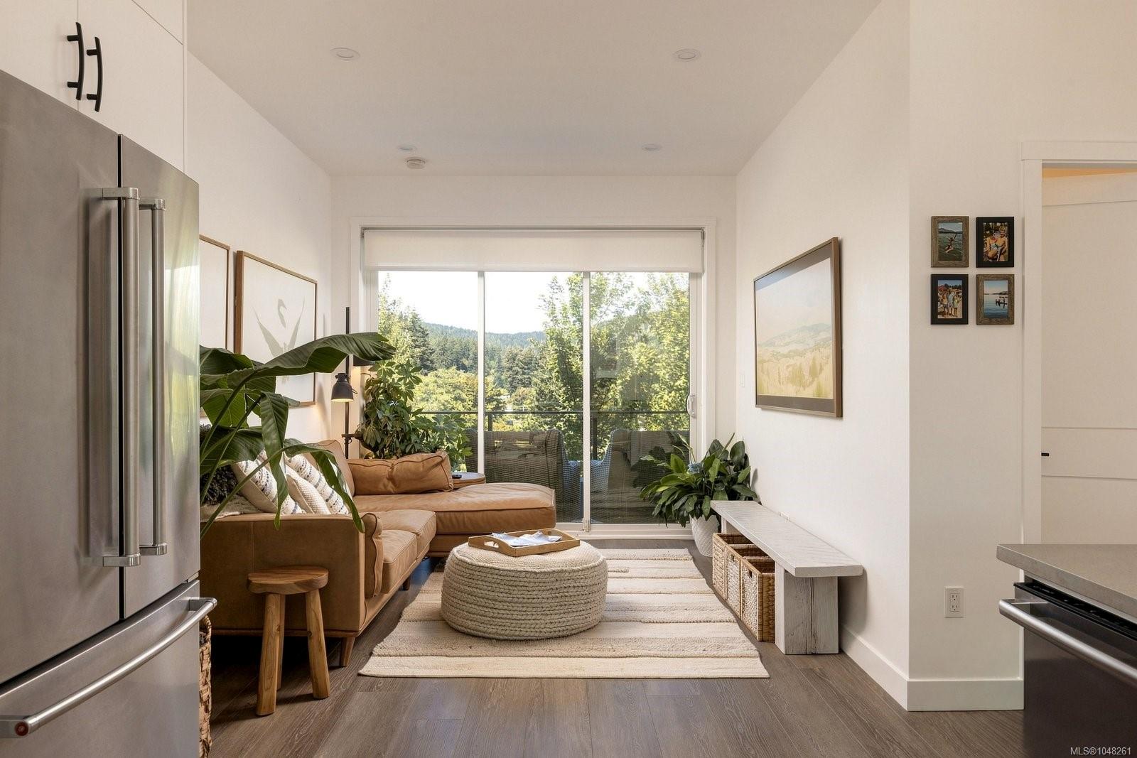 1133 Pullman Close — listing photo 5 of 38