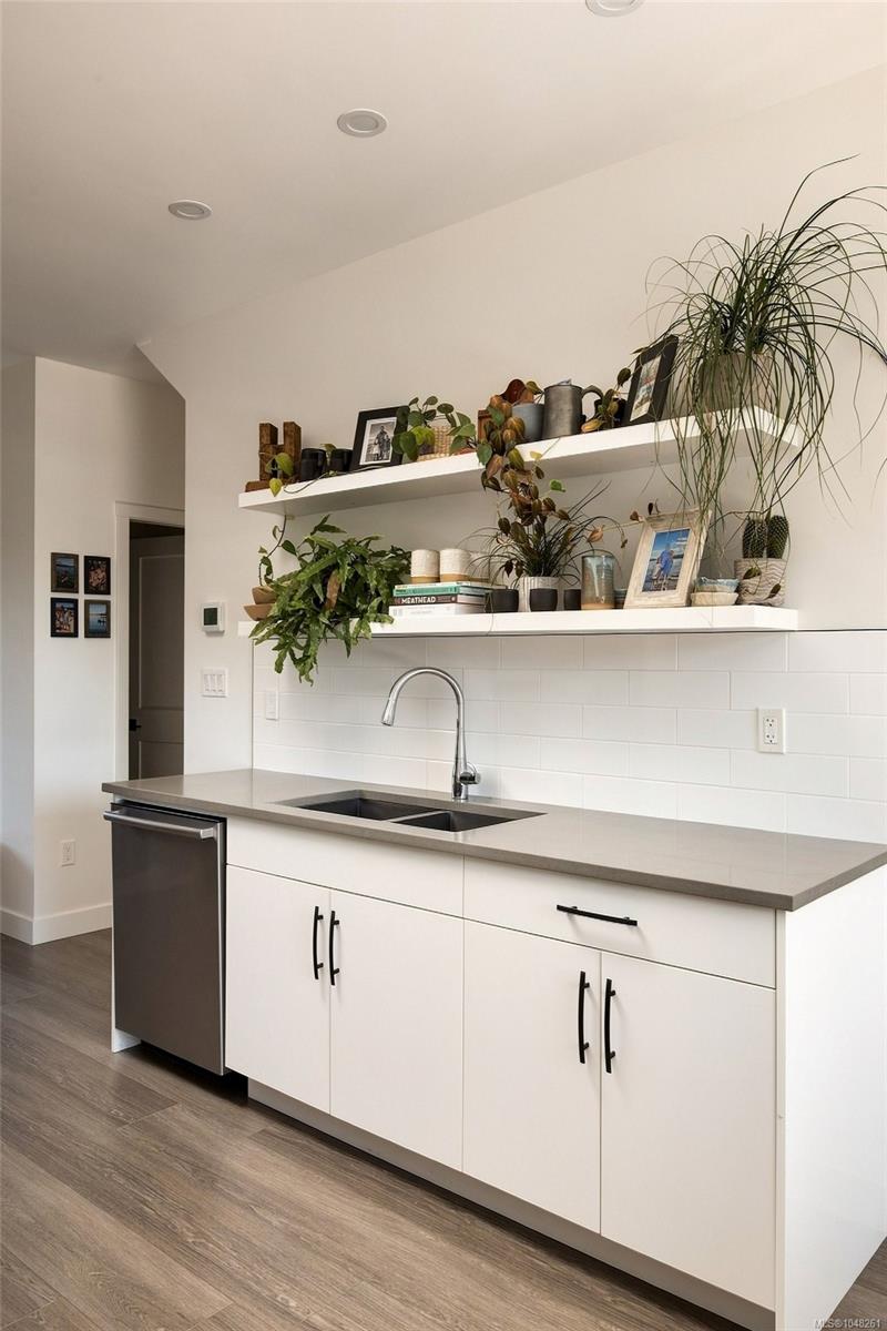 1133 Pullman Close — listing photo 9 of 38