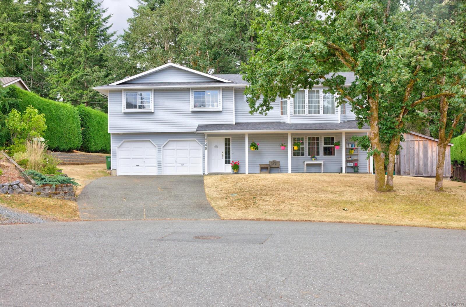 1348 Oakwood Pl photo 2