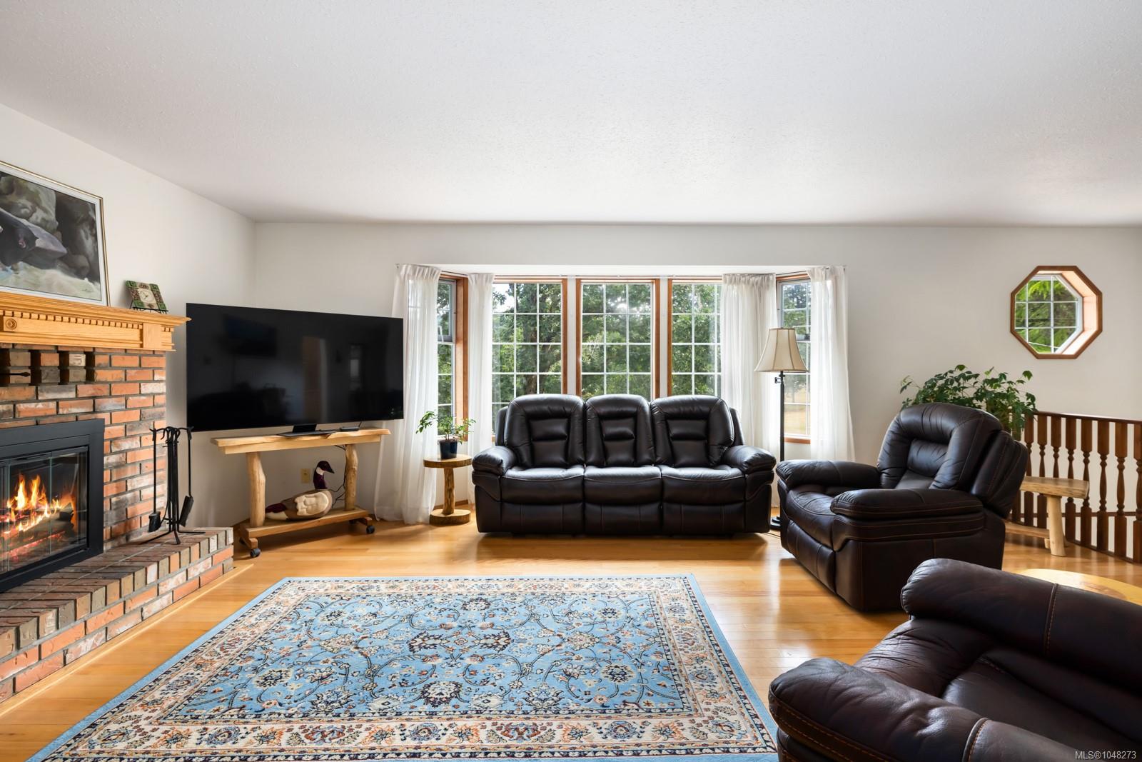 1348 Oakwood Pl — listing photo 13 of 54