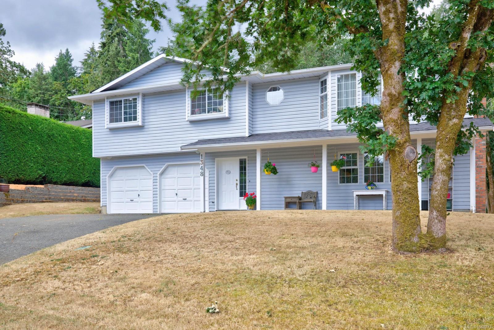 1348 Oakwood Pl photo 3