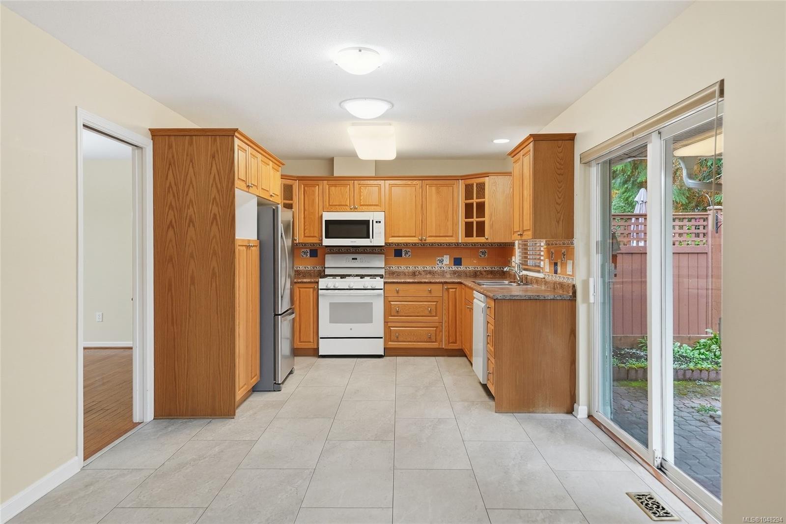 16-850 Arbutus St — listing photo 13 of 47