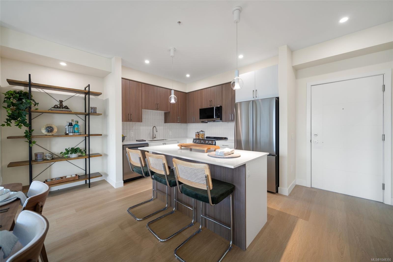 308-777 Station Ave — listing photo 3 of 23