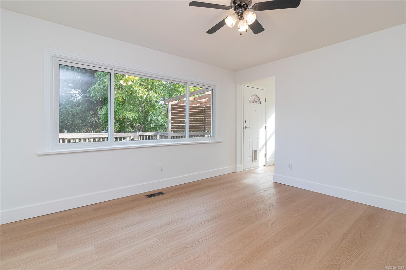 890 Darwin Ave — listing photo 12 of 42