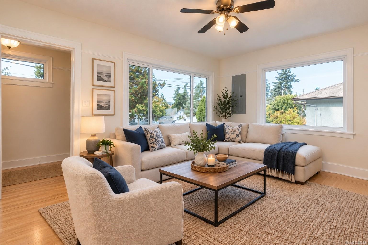 890 Darwin Ave — listing photo 3 of 42