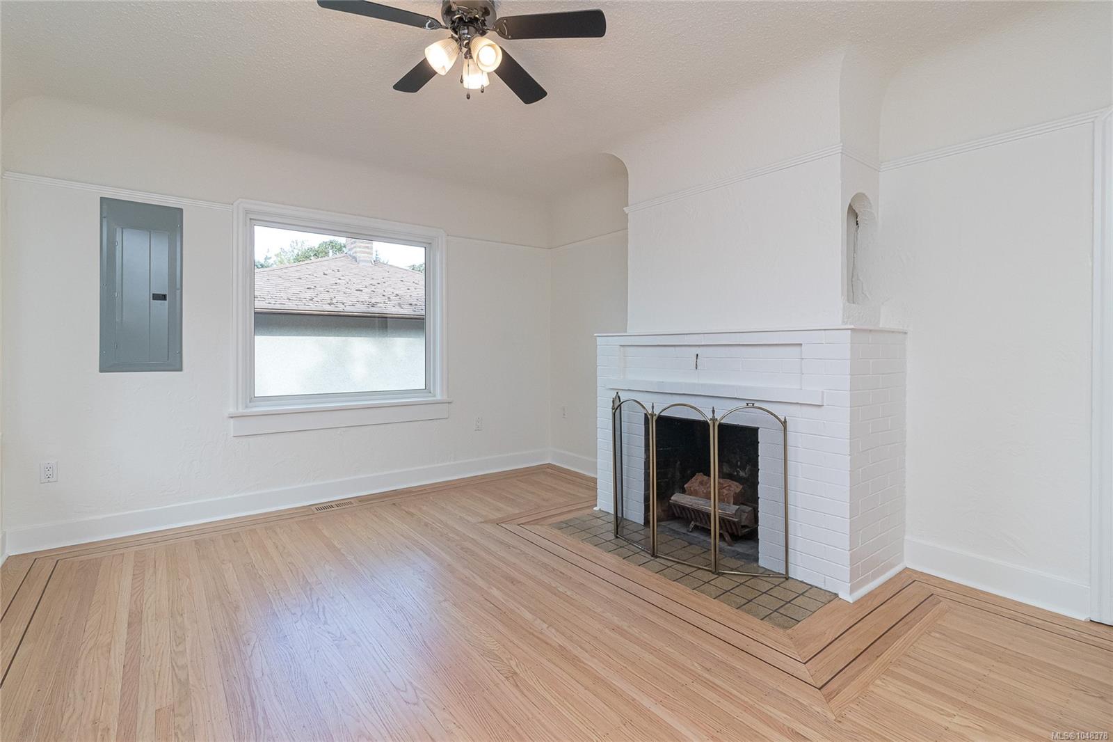 890 Darwin Ave — listing photo 6 of 42
