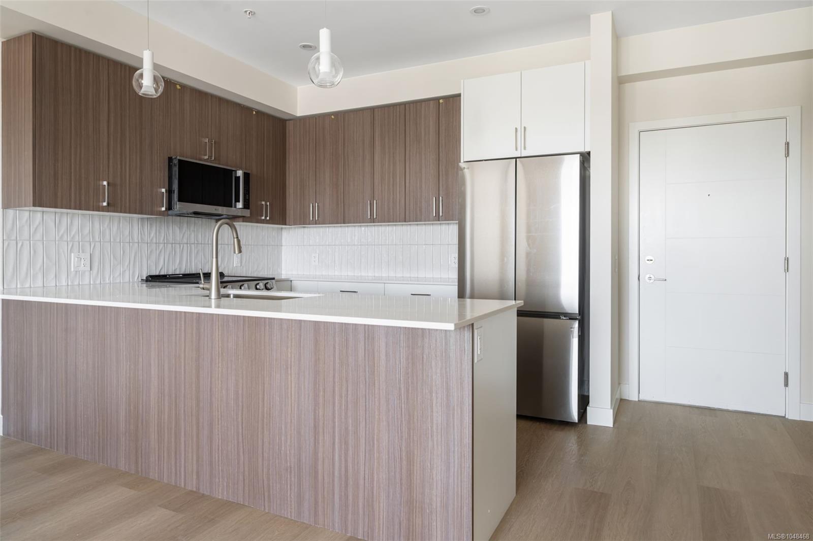 309-777 Station Ave — listing photo 2 of 36
