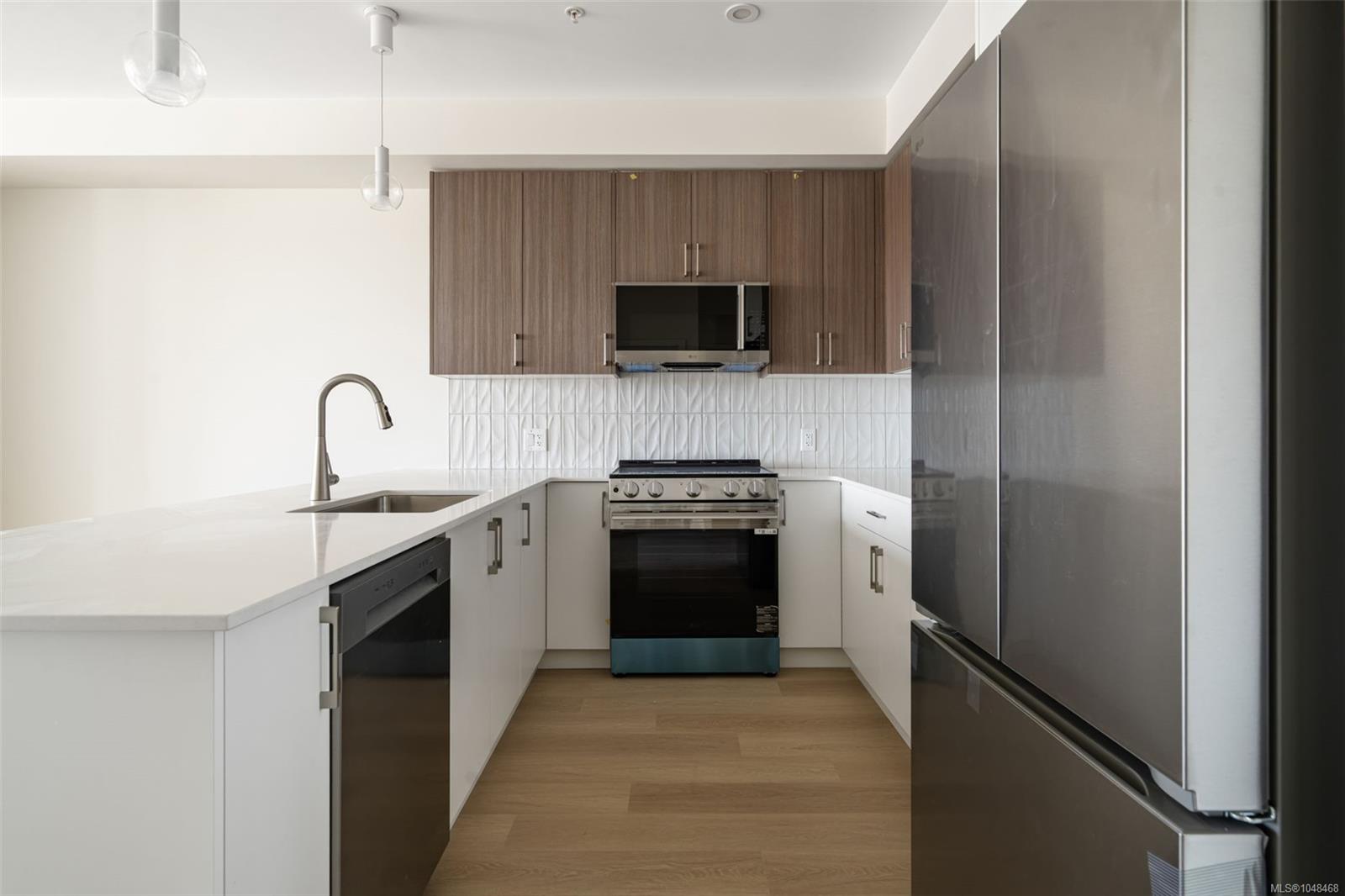 309-777 Station Ave — listing photo 5 of 36