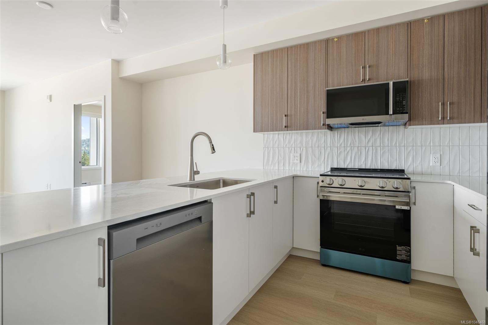 309-777 Station Ave — listing photo 6 of 36