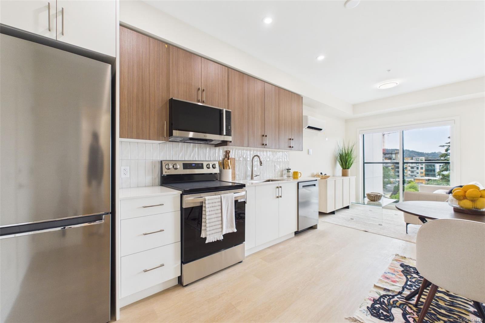 604-777 Station Ave — listing photo 3 of 18