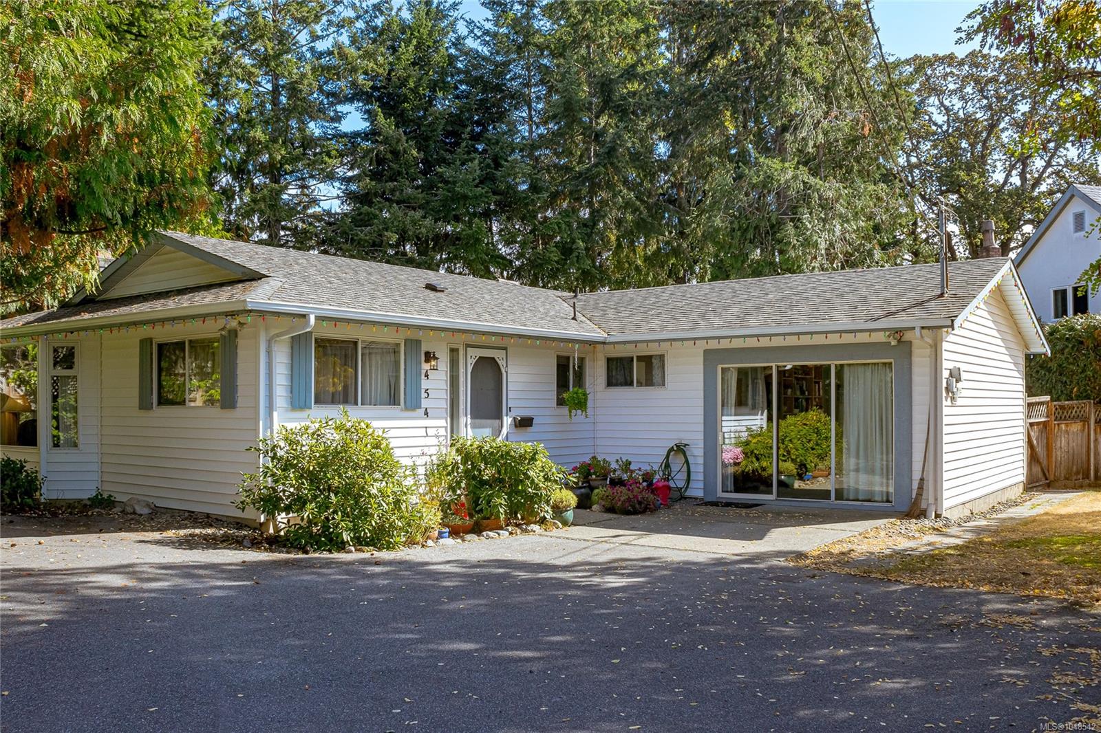 4541 Elk Lake Dr — listing photo 2 of 47