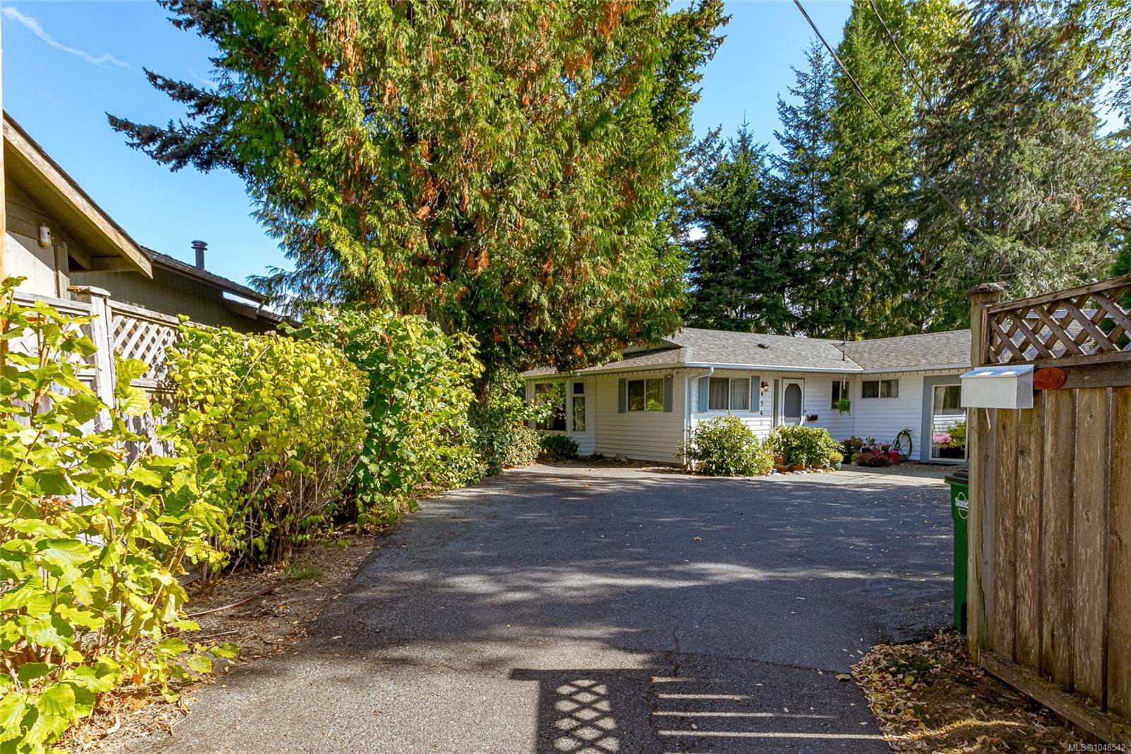4541 Elk Lake Dr — listing photo 4 of 47
