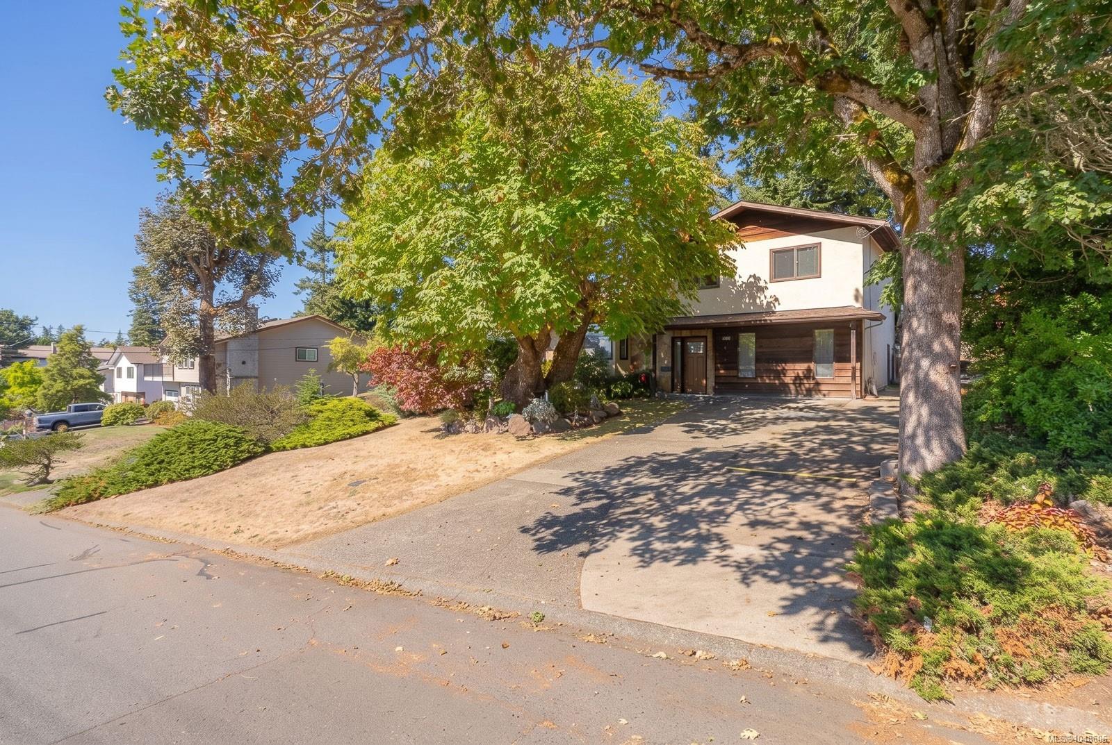 1855 Sandra Pl — listing photo 2 of 43