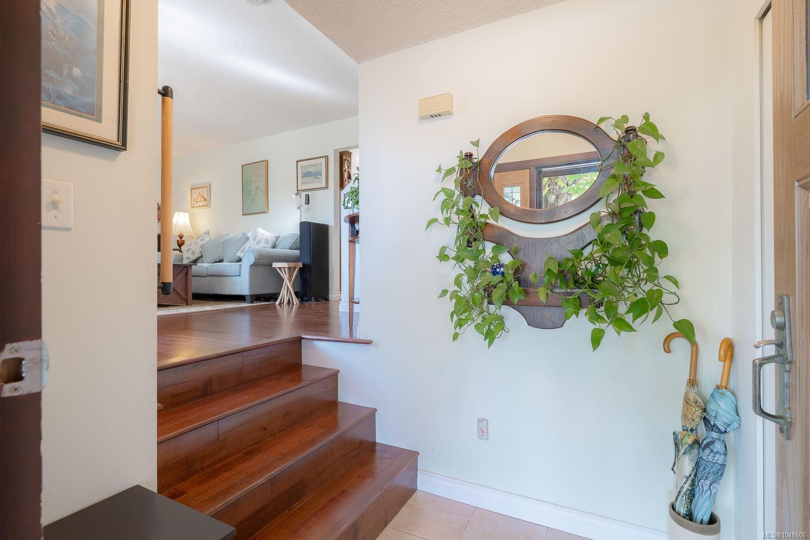 1855 Sandra Pl — listing photo 3 of 43