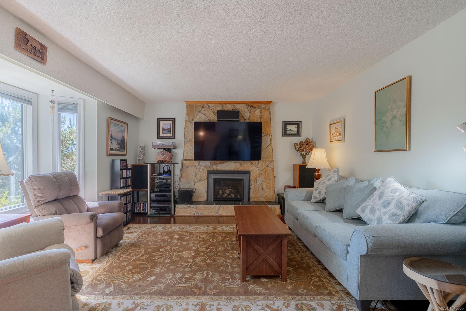 1855 Sandra Pl — listing photo 5 of 43